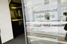 Geldbörse gestohlen: „Selbst für eine Wurstsemmel müssen Sie sitzen“: Richterin warnt Knittelfelderin eindringlich