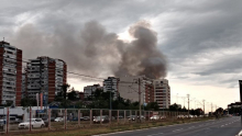 VELIKI POŽAR NA NOVOM BEOGRADU:  Gori tržni centar „Enjub“ - brojni vatrogasci se bore sa vatrenom stihijom (FOTO/VIDEO)