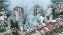 FOTO Kaos u Beogradu: Veliki požar na tržnici, trgovci u suzama: 'Sve nam je izgorjelo'