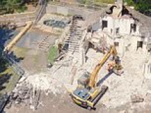 World's 'most expensive bungalow' is demolished after planning battle: Multi-millionaire who paid £13.5m for Sandbanks home will build new eco-mansion