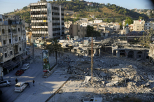 Izrael ne bo umaknil vojske iz Libanona. Oblasti prebivalce pozivajo, naj se še ne vračajo domov.
