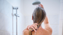 Gesundheitsrisiko: Warum Frauen nicht unter der Dusche pinkeln sollten