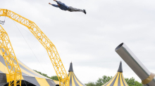 Zirkus Flic Flac: Artist Casselly fliegt als Kanonenkugel am Kasseler Himmel