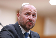 Opozicija napovedi Vrtovca razume kot grožnjo in poudarja, da kazenski zakonik že pozna krivo ovadbo