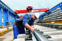 Weichen und Monitoring-Systeme: 470 Millionen Euro: Voestalpine angelt sich historischen Bahnauftrag