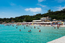 Masovno uklanjanje peškira sa plaža u Grčkoj: Drastičan potez na omiljenim letovalištima Srba, nema više rezervisanja mesta, a kazne paprene