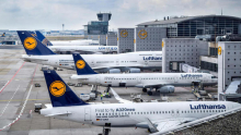 Handelsblatt: Lufthansa reže število poletov na kratkih progah. Kaj to pomeni za Ljubljano?