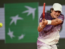 Joao Fonseca navduševal na OP Francije, na travi v Halleju že izpadel