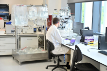 Švicarski Sandoz v Ljubljani odprl center za razvoj bioloških zdravil