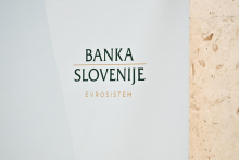 Slovenske banke v prvih štirih mesecih letos s 15 odstotkov nižjim dobičkom