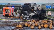 Feuer: Lastwagen fängt Feuer – A8 nach Brand stundenlang gesperrt