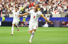 Angleži v spektaklu skupinskega dela ugnali Hrvaško