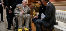 Schuhe: Sind Crocs jetzt wirklich cool, weil auch David Hockney sie trug?