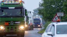 Erbe der Atomenergie: Castor-Transport aus England erreicht AKW Brokdorf