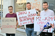 Starši z vzorci Biobanke protestirali: 