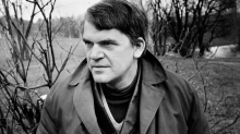 Asche von Milan Kundera und seiner Frau in Brünn beigesetzt