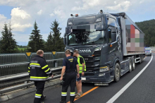 Die A2 musste zur Bergung eines Lkw komplett gesperrt werden