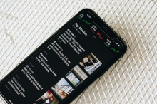 Digital News Report 2026: družbena omrežja prvič prehitela medijske spletne strani