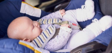 Vergessenes Baby Syndrom: Wieso Menschen ihr Baby im Auto vergessen – und wie man diese Aufmerksamkeitslücke bekämpft