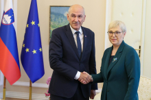 Dva govorca na proslavi ob dnevu državnosti. Urad predsednice: O spremembi nismo bili obveščeni.