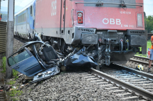 Bahnsteig mit Straße verwechselt: Ermittlungen nach Zugunfall