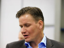 Švicar odstopil, kmalu za tem pa postal začasni generalni sekretar Fisa
