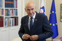 Janša: Bliža se konec uvažanja volivcev za evropsko levico. Macron: To ni Evropa, ki si jo želimo.
