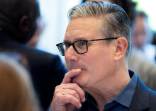 Britanski premier Keir Starmer naj bi v ponedeljek naznanil svoj odstop