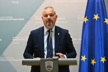 Darko Muženič naj bi v ponedeljek odšel z vrha NPU-ja, namesto njega prihaja Borut Franca