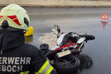 Motorradlenker krachte auf A2 Südautobahn bei Lieboch gegen Pkw