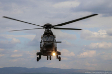 Neznani storilec z laserjem osvetljeval vojaški helikopter, ki je prevažal pacienta