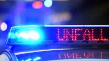Unfälle: Frau fährt auf der A61 in den Graben und stirbt
