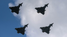 Unabhängigkeitstag der USA: Kampfjets aus den USA und Deutschland fliegen über Berlin
