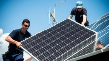 Sončne elektrarne: kako smo v Sloveniji in po svetu dodajali nove proizvodne moči in kam gremo