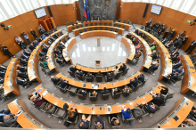 Poslanci na izredni seji potrdili predlog zakona o vzpostavitvi Eurodaca