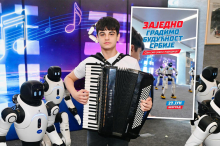 ZAJEDNO GRADIMO BUDUĆNOST SRBIJE! Mladi talentovani harmonikaš Vuk (13) pozvao na skup 27. juna: Uz njegove zvuke će roboti iz Kine zaigrati Moravac! (VIDEO)