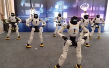 SPEKTAKULARNO! ROBOTI IZ KINE STIGLI PRED VELIKI SKUP 27. JUNA U BEOGRADU Moravac će igrati mašine budućnosti: Srbija će ovo gledati uživo