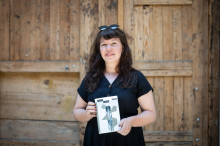 Kresnik v roke Ajde Bračič za roman Kresničevje, mlado pero Juliji Lukovnjak in Evi Ule