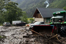 Hof überschwemmt: „Zusehen, wie viele Menschen hinter uns stehen, gibt uns Kraft“