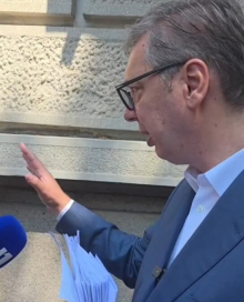 POGLEDAJTE VRHUNAC DRSKOSTI! Novinarka blokaderske N1 upadala u reč predsedniku i radnicima GSP-a, Vučić joj očitao lekciju iz vaspitanja! (VIDEO)