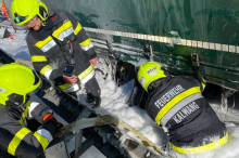 Schwerer Unfall: Pkw wurde nach Kollision mehrere Meter geschleudert 