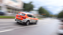 Auf dem Schulweg: Plötzlich auf die Straße gerannt: Auto fährt Schülerin an