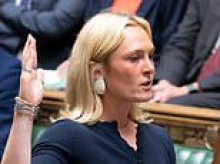 New SNP MP is accused of putting on 'fake' Scottish accent as she crossed her fingers while pledging allegiance to the King