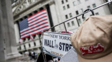 Borse incerte, vendite sul Nasdaq. E l’oro torna sotto i 4mila dollari