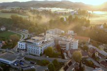 Dieses Kärntner Krankenhaus blickt seit 150 Jahren nach vorne