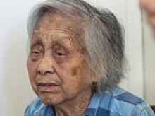 Landlord pushes to kick 92-year-old tenant out onto the street because of 'clutter' in her apartment