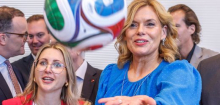 Julia Klöckner: Bundestagspräsidentin sagt Sieg des DFB-Teams voraus