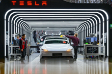 Gigafactory : Tesla schafft im einzigen europäischen Werk 1000 neue Jobs