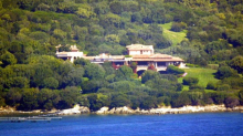 Villa Certosa, sì del comune alla richiesta di Al Thani: più metri cubi per un albergo di lusso