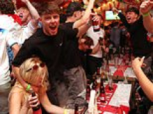 Cheers...with 40 million beers! Pubs and shops in line for huge financial boost as England prepares for Super Saturday